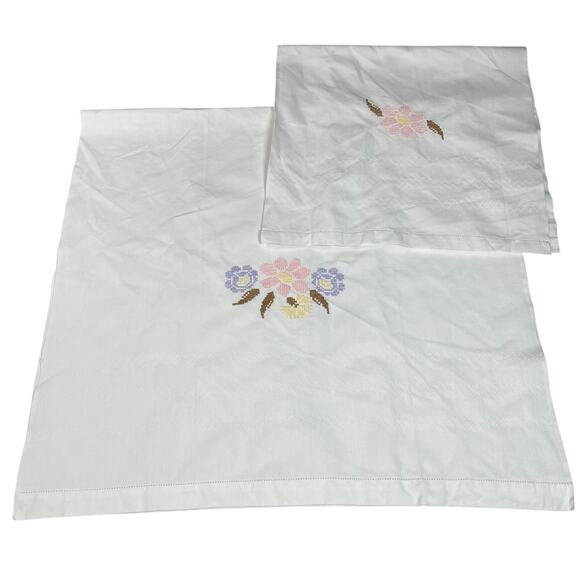 Embroidered Cotton White Table Runners Set of Two 14”x27” & 22.5”x42.5” Cottage - Picture 4 of 8